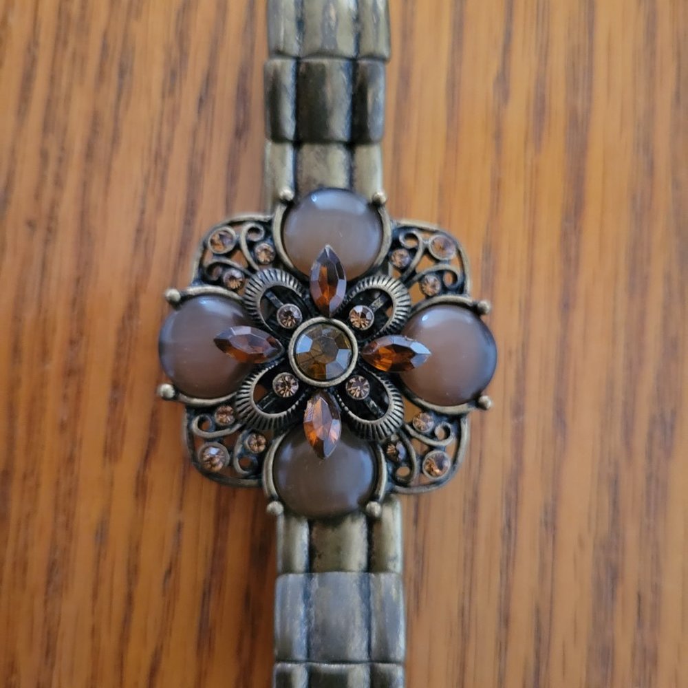 Brown Flower Motif stretch bracelet - Picture 6 of 6